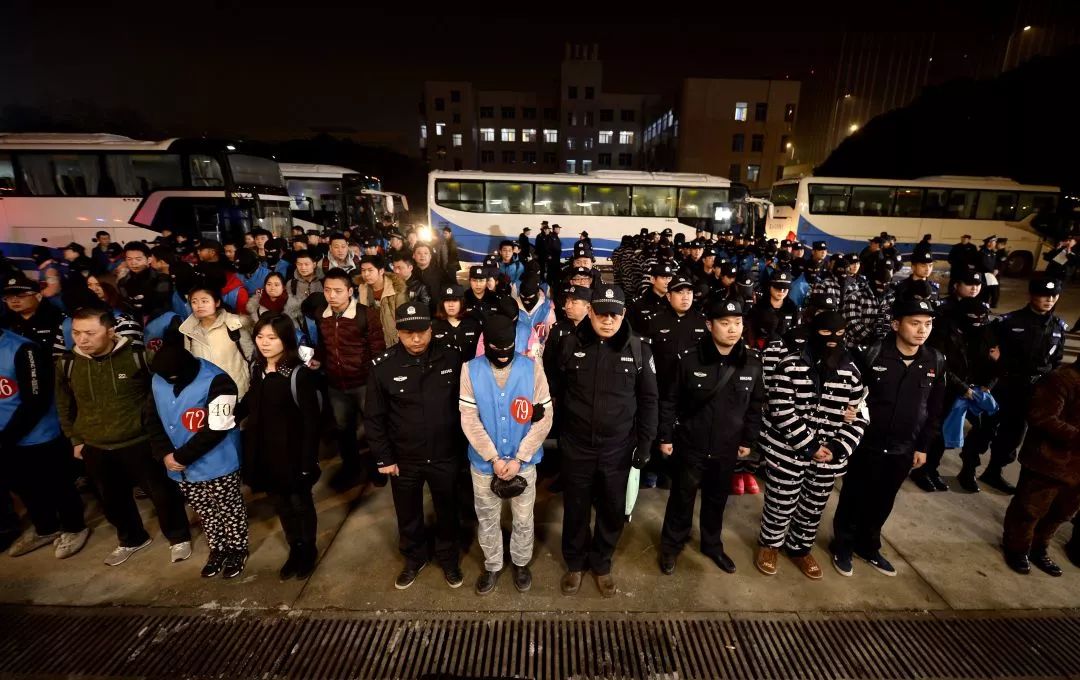 来PK！用一种水果形容警察，你的答案是……