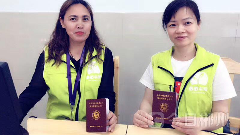 在校门口当义工为孩子保驾护航,守护上学路家长志愿者