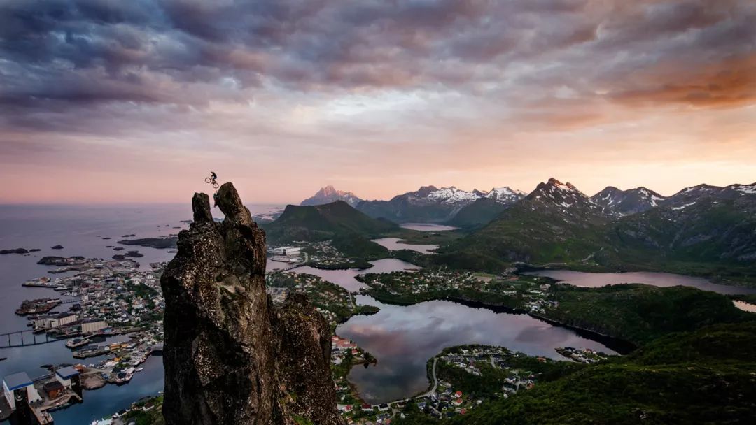 每个人的心底深处都有一个人,每个人的心底总藏着一个人