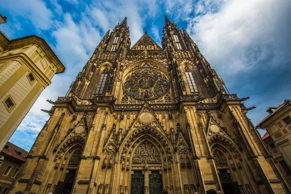 欧洲旅游教堂推荐,去欧洲旅行一定去五大教堂和城堡