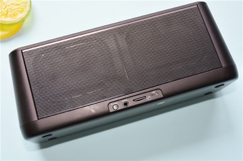 复古蓝牙音箱学生党开箱,手提式蓝牙音箱开箱测评