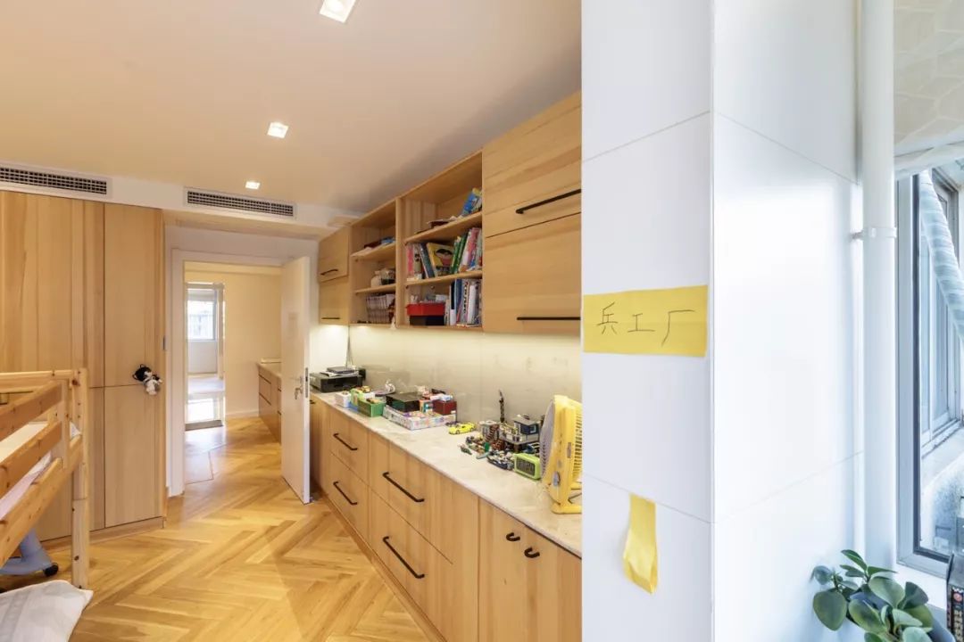 阳台很大要不要装窗帘,阳台太大能装铝合金窗吗