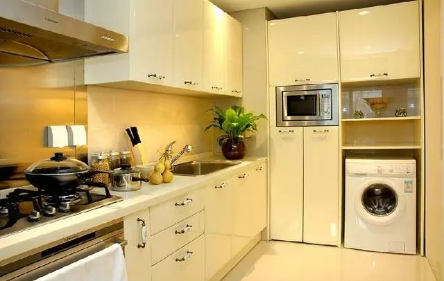 房间太小洗衣机不知放在哪里,房子里的洗衣机在哪里放着