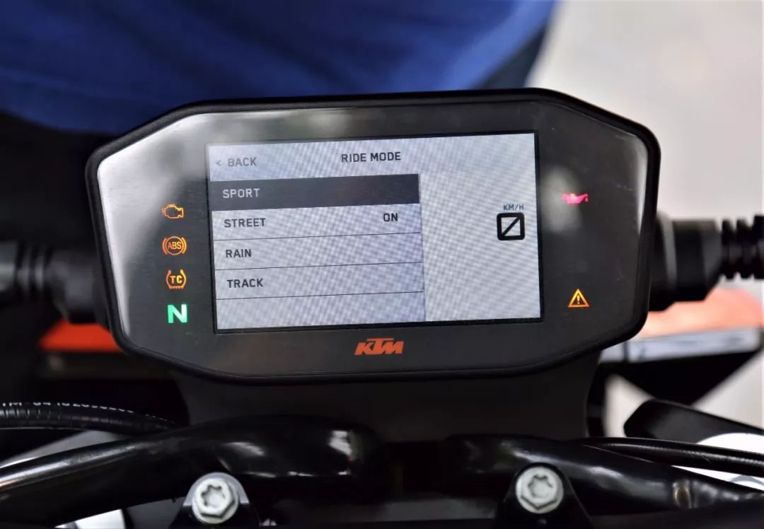 ktm790duke哪一年的车好一点,ktm790duke用车感受