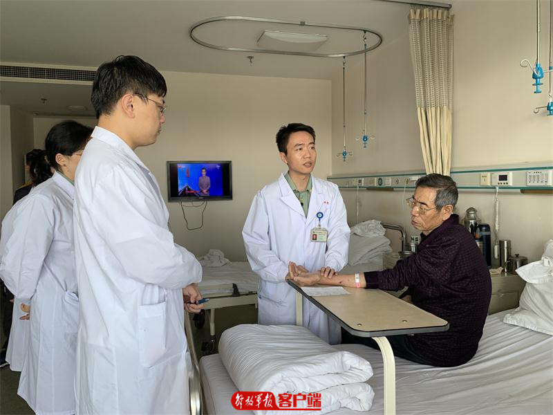 一位年轻的中医，为何能让患者交口称赞？