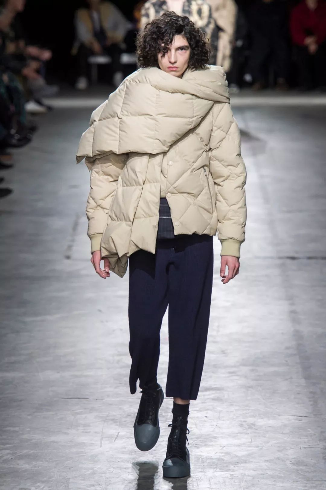 利郎男装秋冬流行趋势,2022男装秋冬色彩趋势