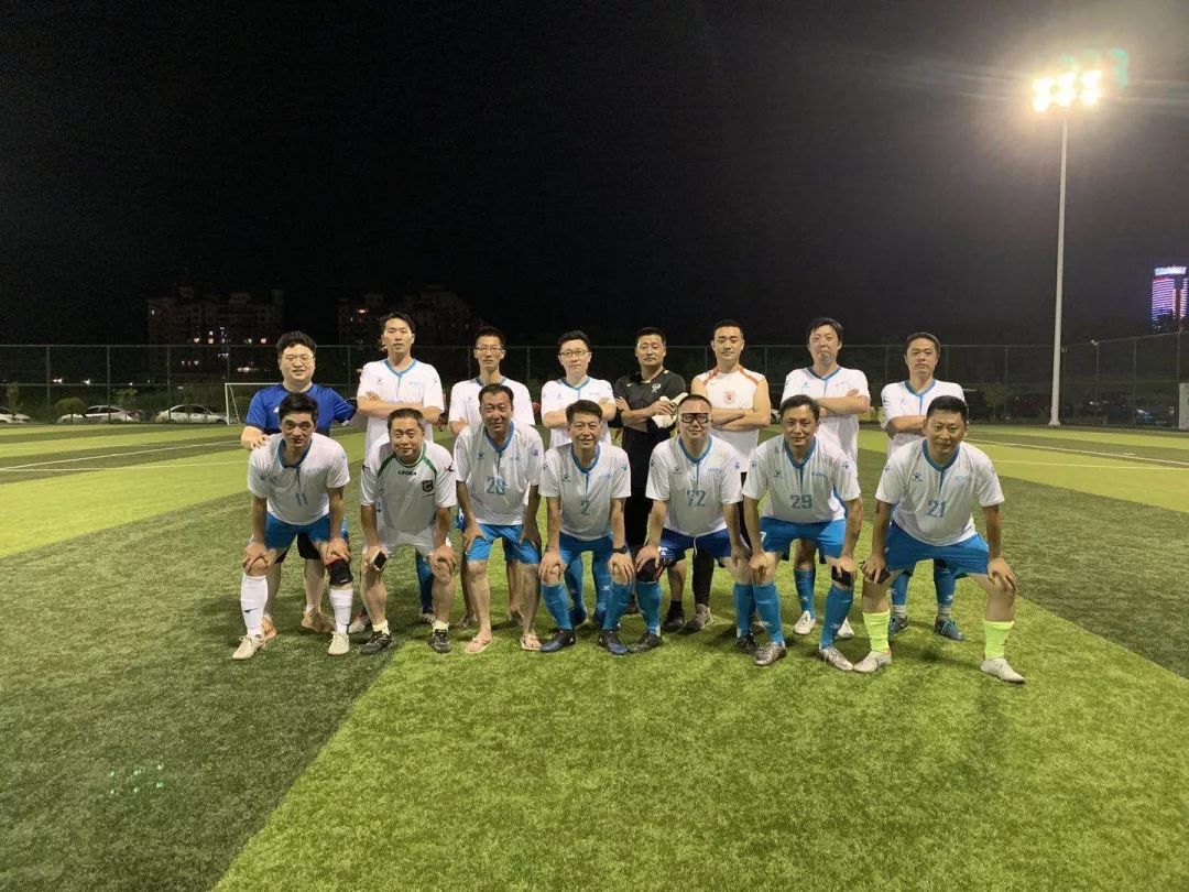 传奇踢前锋什么感觉,传奇踢中前场