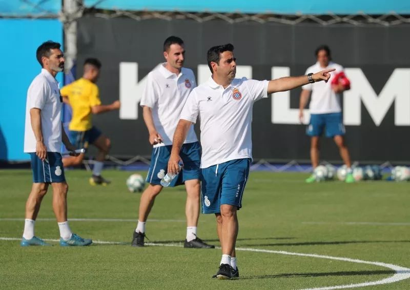 分享一下你们踢球时候的照片,晒一张你们踢球的照片