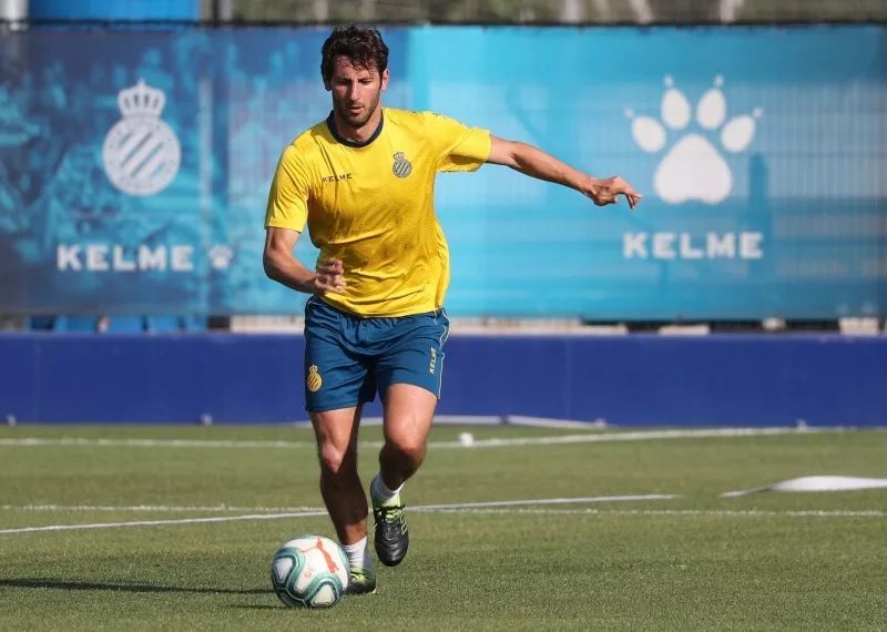 分享一下你们踢球时候的照片,晒一张你们踢球的照片