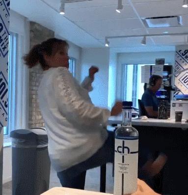 甄子丹赵文卓瓶盖挑战,赵文卓挑战长风镖局踢瓶盖