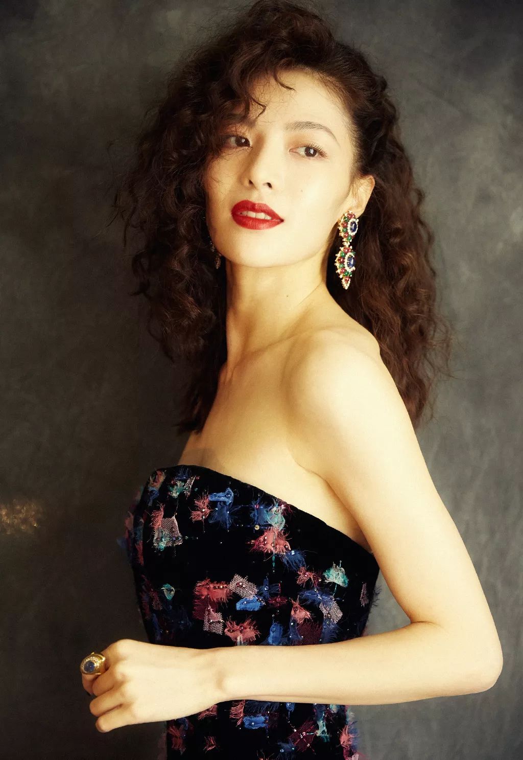 花木兰最新预告片刘亦菲,刘亦菲的花木兰造型又a又飒