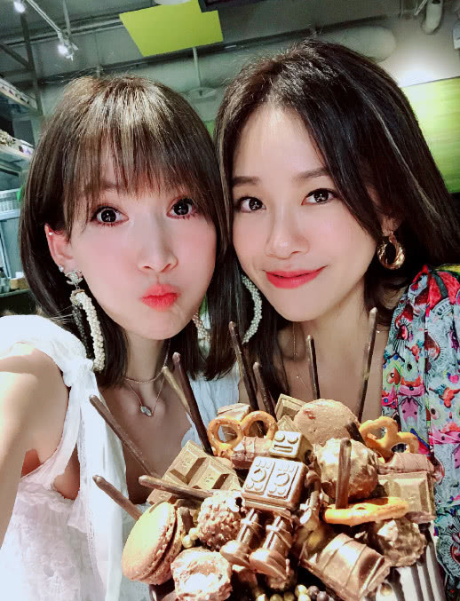 林志颖老婆发自拍,林志颖老婆露脐装照片