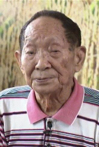 袁隆平三个儿子共生几个孙子孙女,袁隆平和两个孙女合影