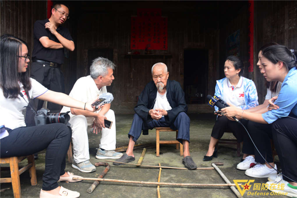 记者再走长征路草原,翻越老山界的过程详细