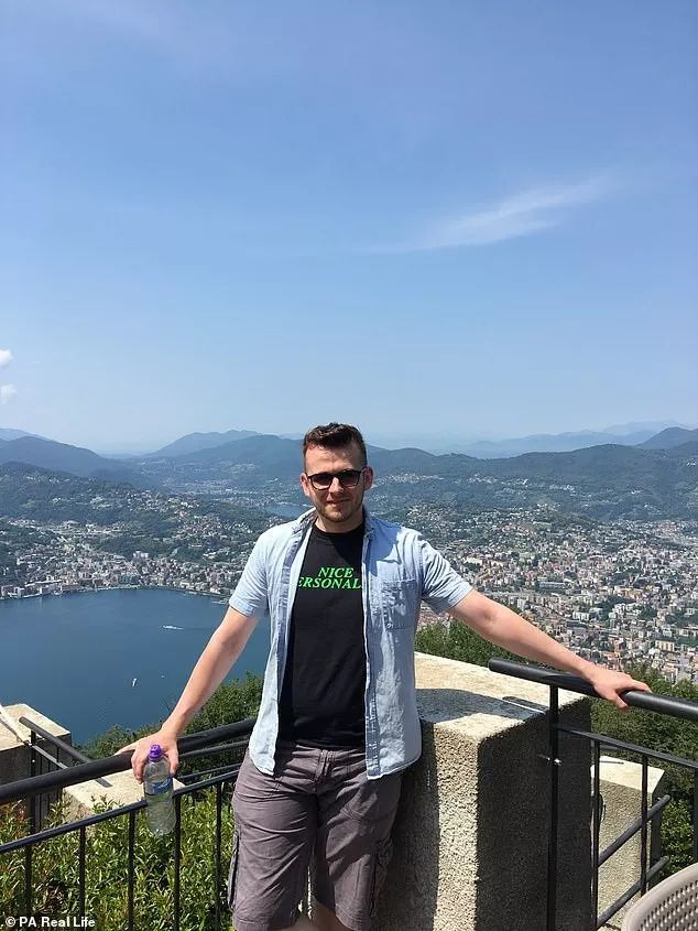 戴隐形眼镜眼睛进虫子怎么办,戴隐形眼镜长寄生虫前有哪些症状