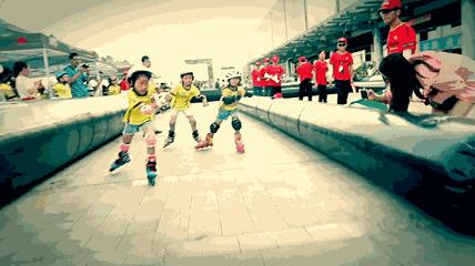 小孩学轮滑有什么好处,孩子学轮滑的好处