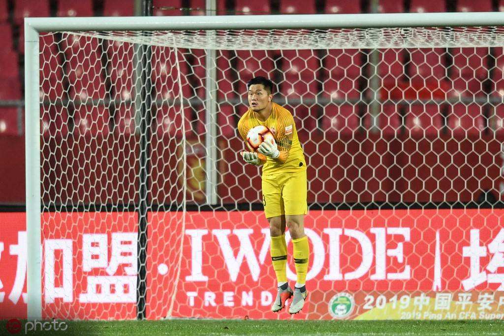 国威前锋踢门将,国威门将现在在哪个俱乐部