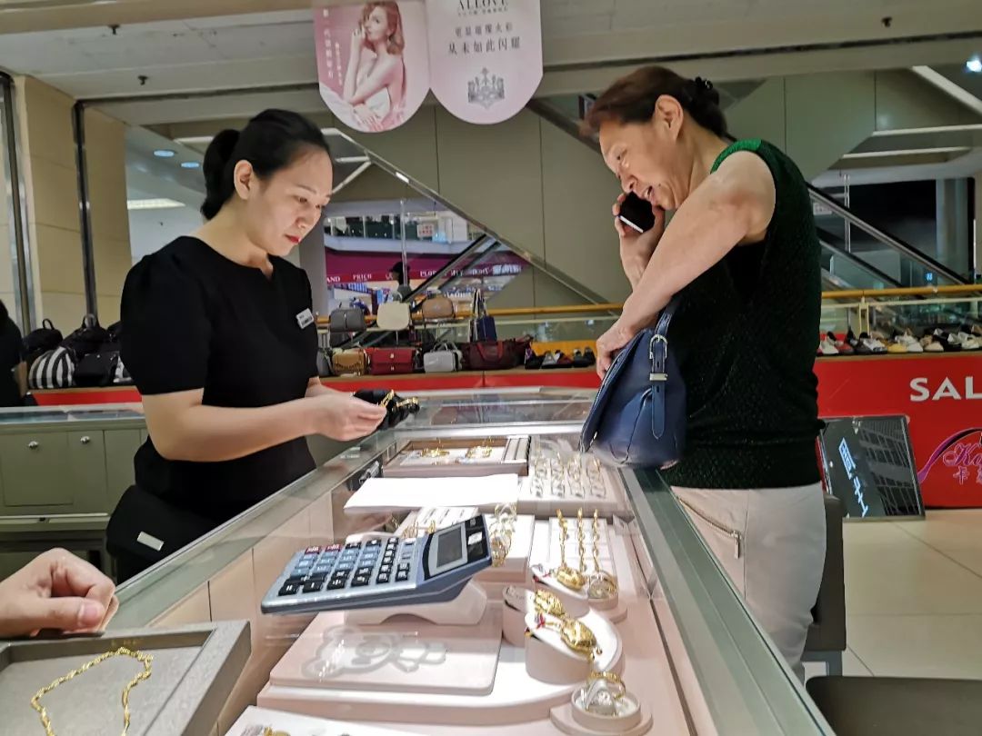 同样是黄金差价怎么这么大,同样是黄金为什么价格差100