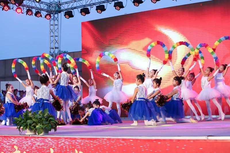 辉煌70载，娃娃送华章——我区举行喜迎建国七十周年消夏晚会