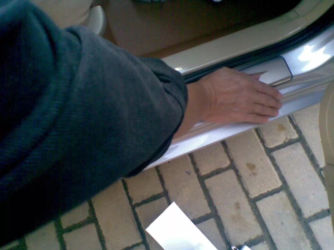 犀牛皮贴门板好吗,犀牛皮贴车门