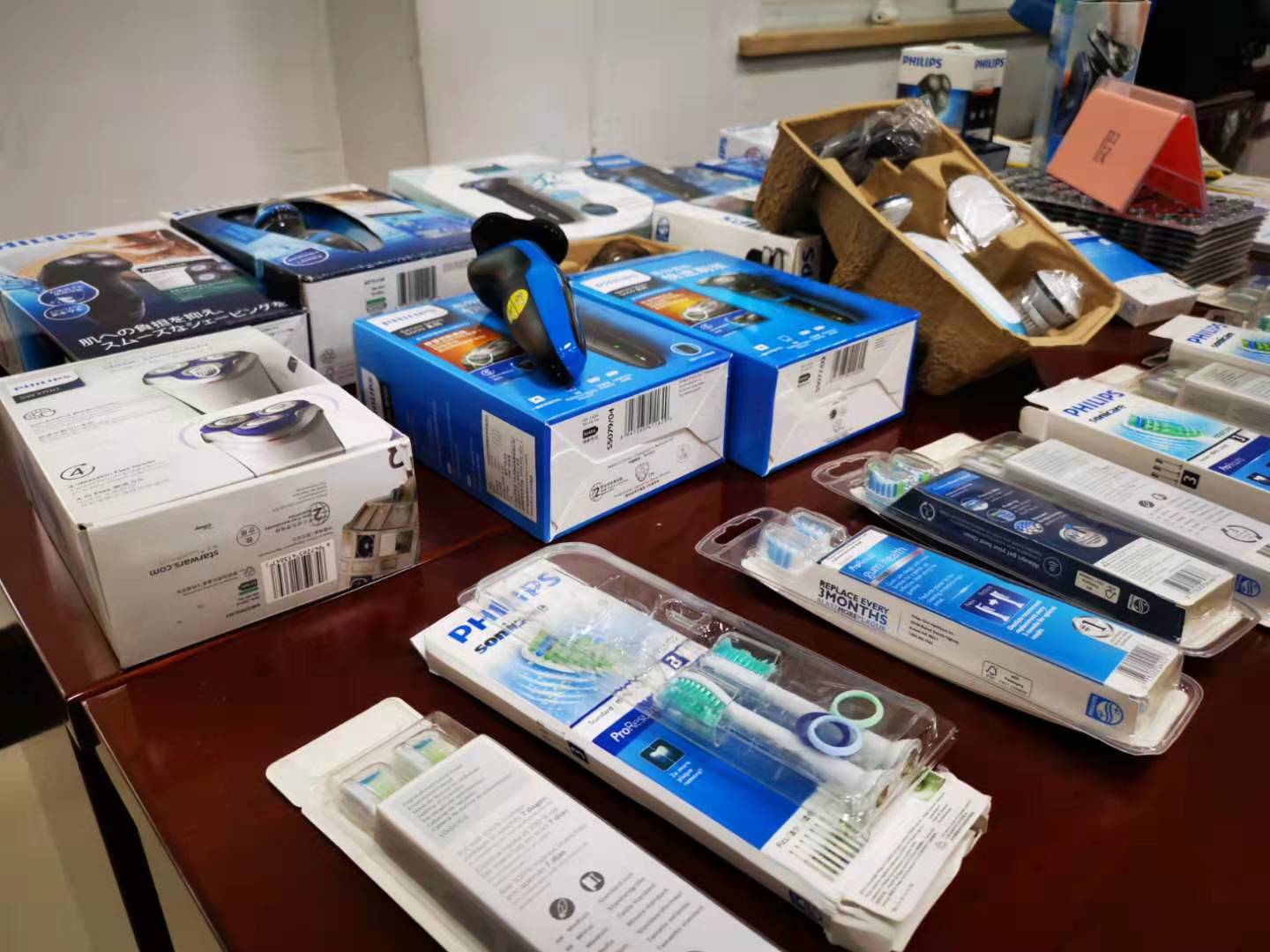 飞利浦剃须刀和代购杂牌有啥区别,飞利浦剃须刀哪里代购最便宜