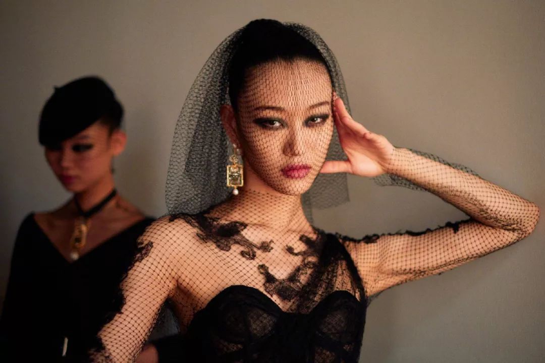 Beauty|CHANEL开挂、DIOR大女人？一线秋季彩妆速递