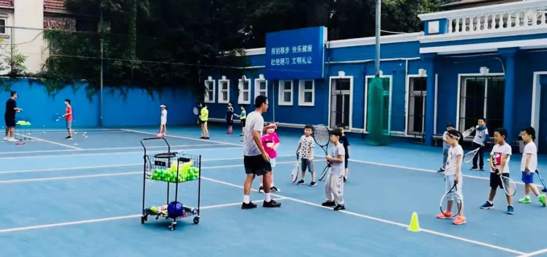 上海青少年网球夏令营哪家好,长宁区青少年夏令营费用