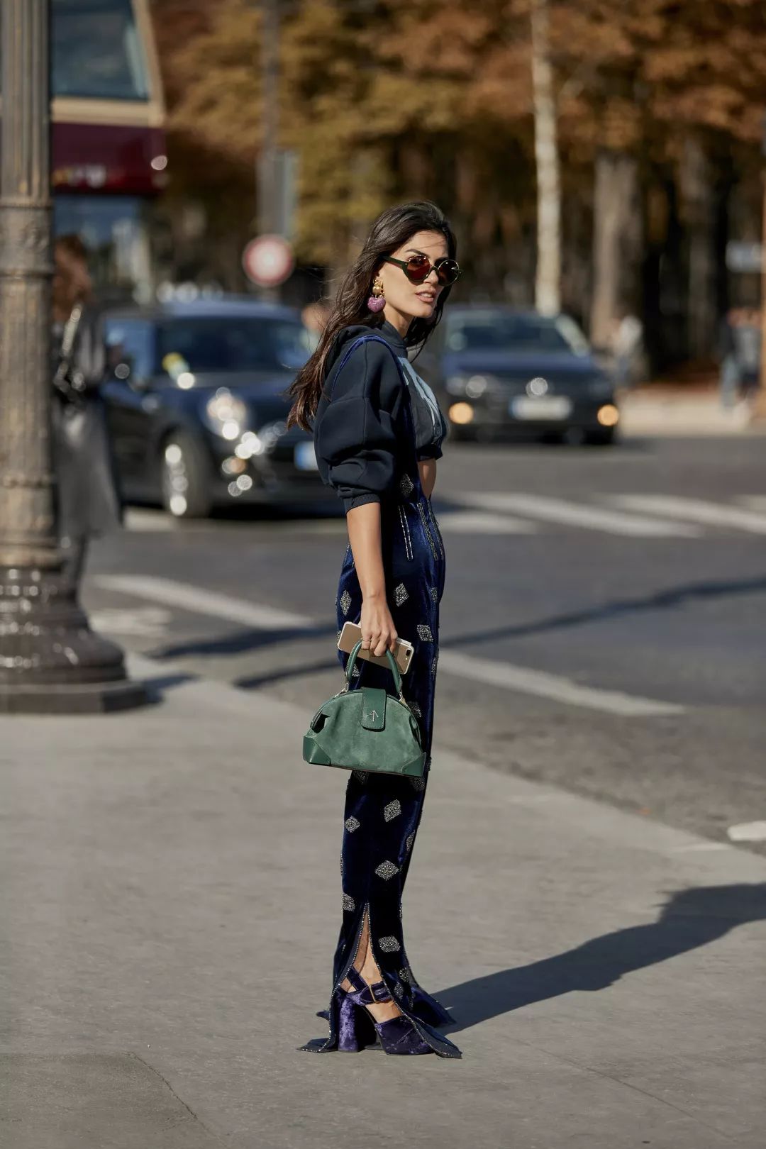 刘雯斜挎休闲包,今年流行的刘雯同款包