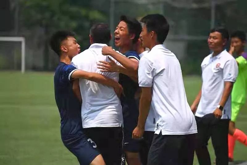 足球小将捧回奖杯,首秀收获三个五星好评