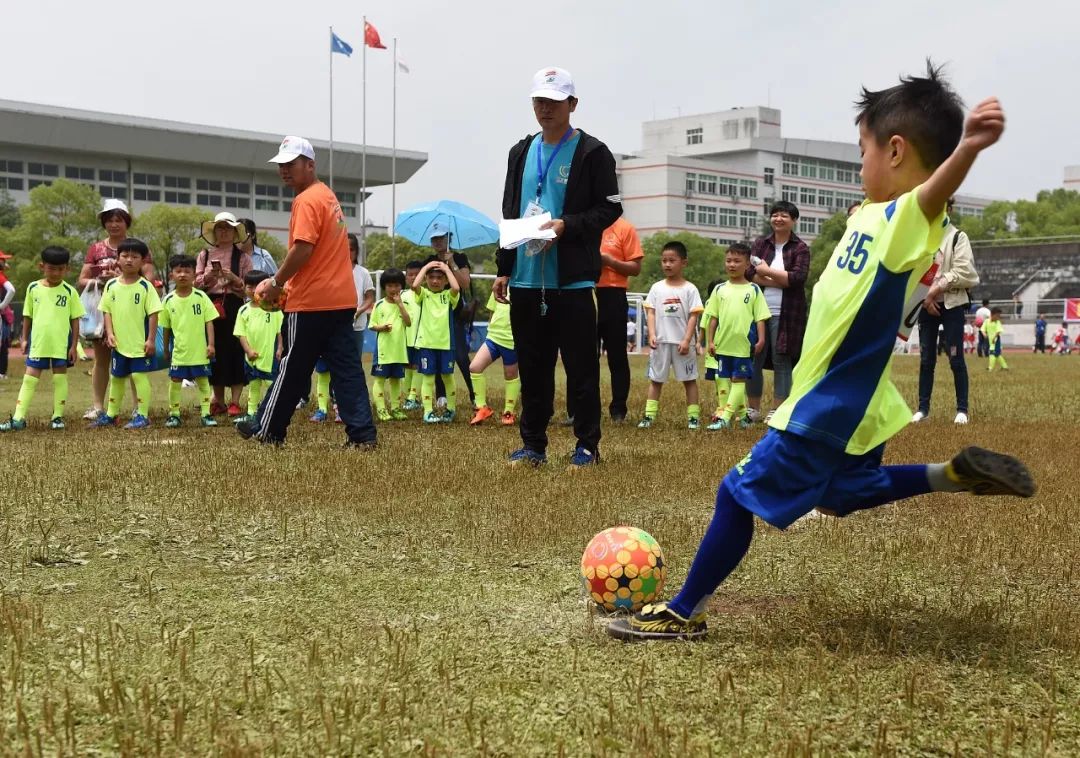 中国足球从娃娃抓起视频,中国足球要从娃娃抓起谁提出的
