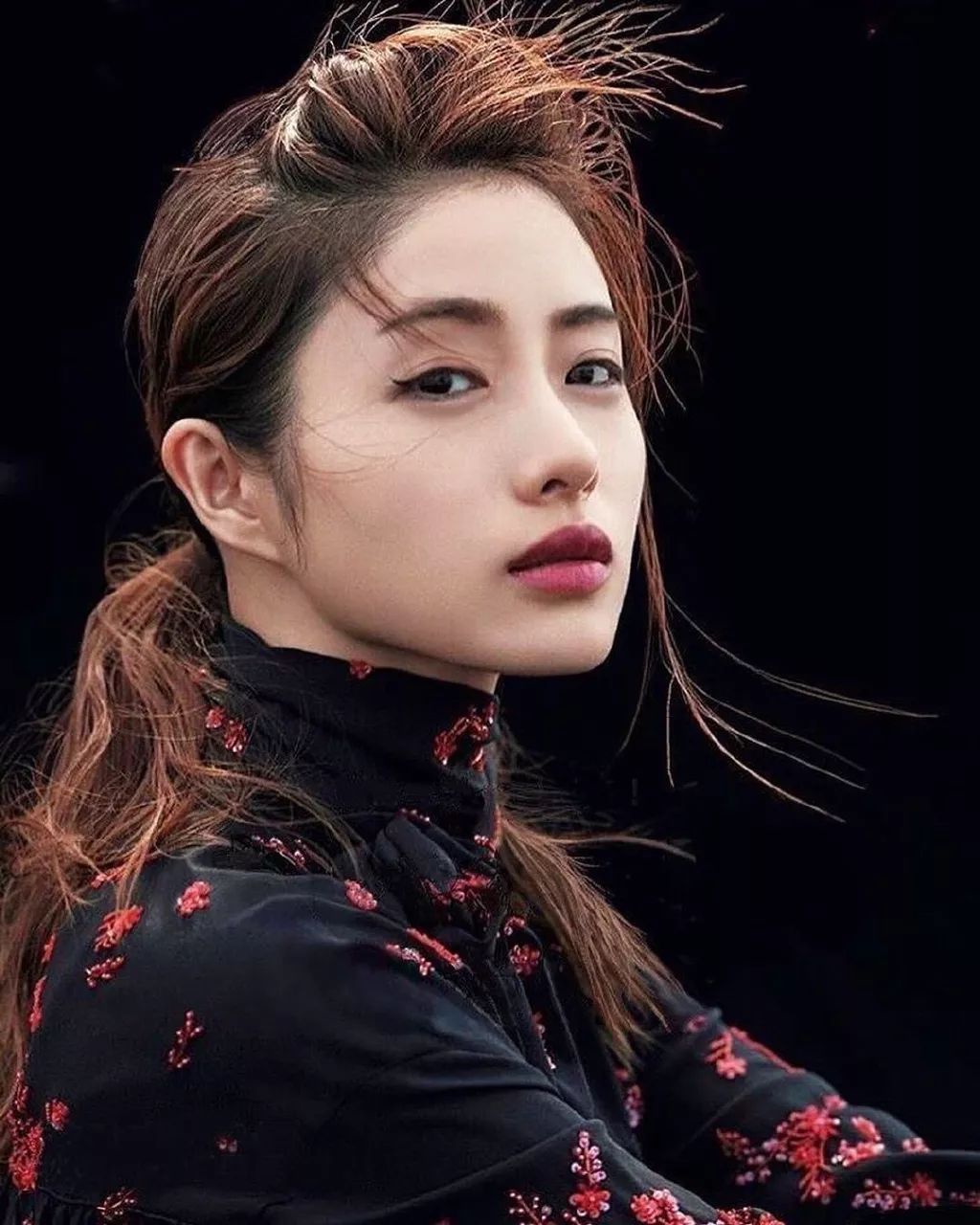 从无人问津到红遍全国的女人,从无人问津到大红大紫完整版