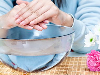 一个没注意,手指倒刺变截指!这个动作千万别再做了!