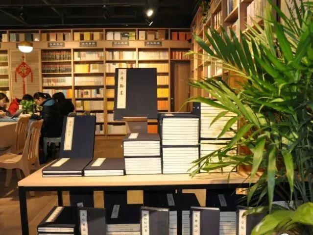 都上央视了！大学校园书店怎么突然这么火？