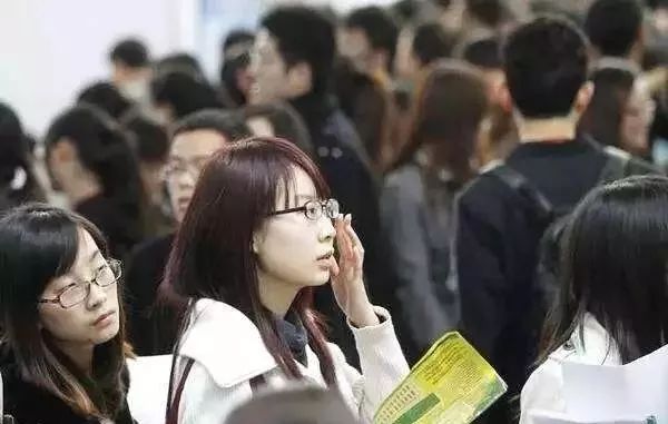 「辣汤早新闻」共60人！徐州市级机关选调公务员了！◆徐州铁路将增开多趟暑运临客！◆这两条路入选江苏省最美跑步线路