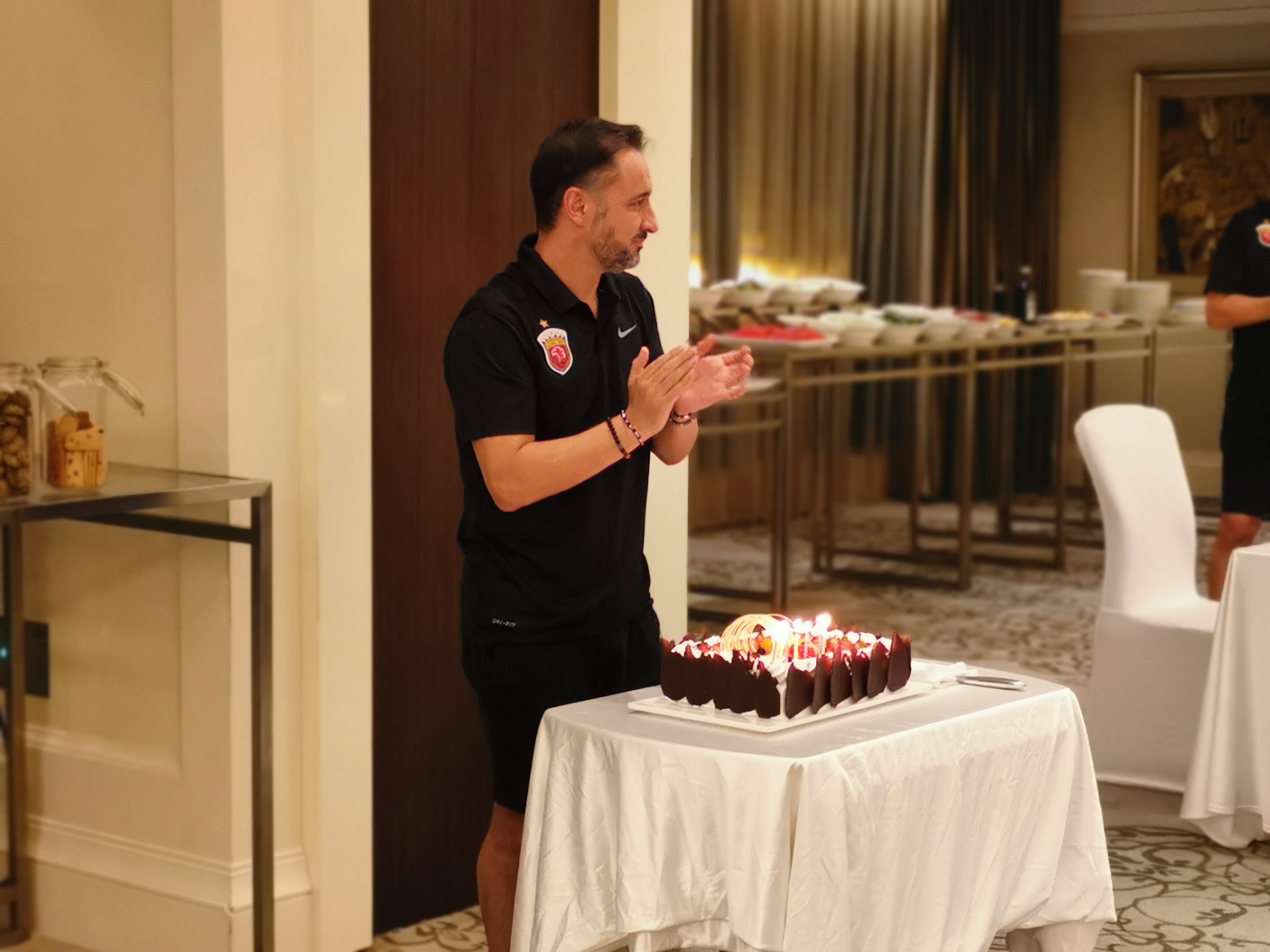 佩雷拉出席活动,佩雷拉52岁