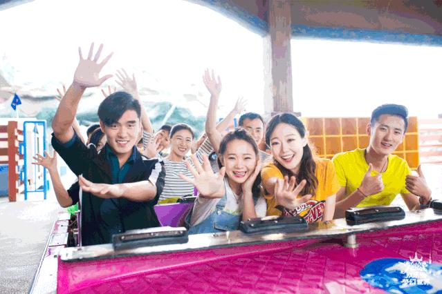 约吗?来欧乐堡梦幻世界感受夏日的凉爽!乐享美好亲子时光!