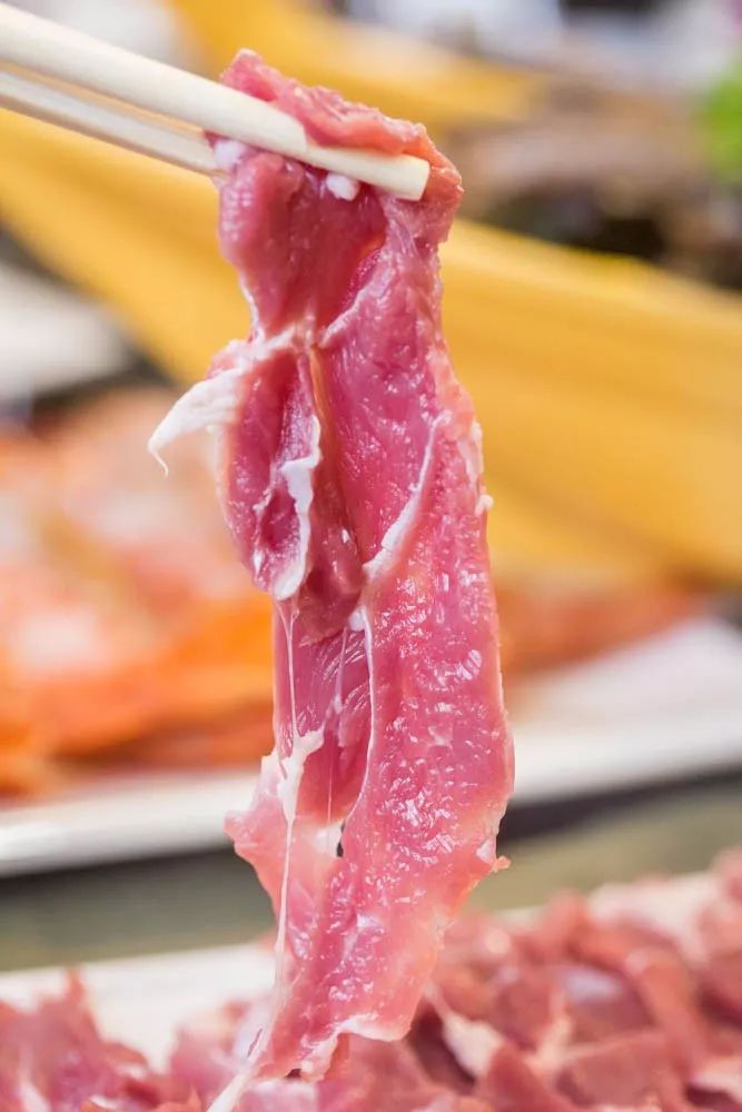 1元/只海白虾,2.8元/只鲍鱼,3.8元/只碳烤生蚝!啤酒喝一瓶还送一瓶!这家人气平价海鲜火锅老店让你嗨翻整个今夏