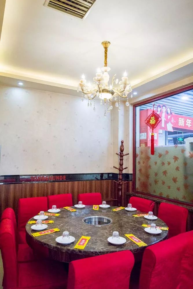 1元/只海白虾,2.8元/只鲍鱼,3.8元/只碳烤生蚝!啤酒喝一瓶还送一瓶!这家人气平价海鲜火锅老店让你嗨翻整个今夏