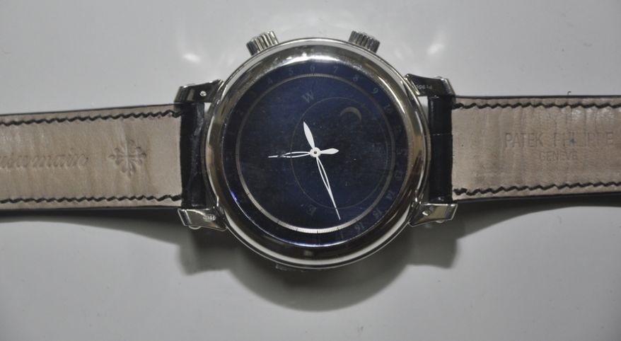 648万元,底价成交!今天,神秘人拍走落马贪官的这块名表