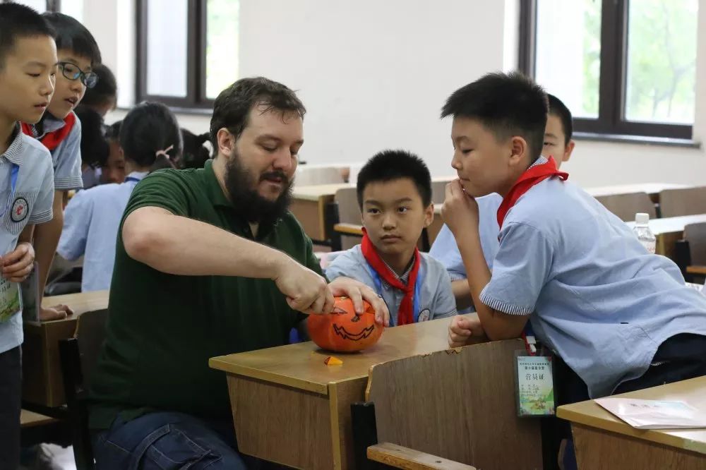DAY7恰十年，夏令营乘风破浪；正青春，愿少年扬帆远航——杭州师范大学东城教育集团第十届夏令营闭营仪式