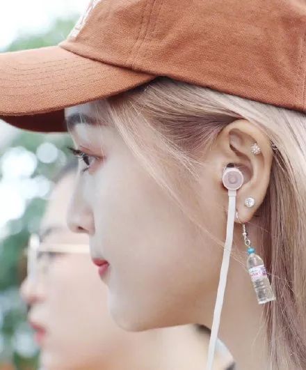 吴宣仪同款耳饰,吴宣仪亮晶晶的耳麦