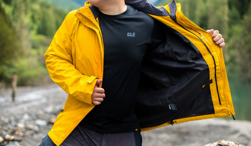 性价比高的防水超薄冲锋衣评测,狼爪防风防水冲锋衣