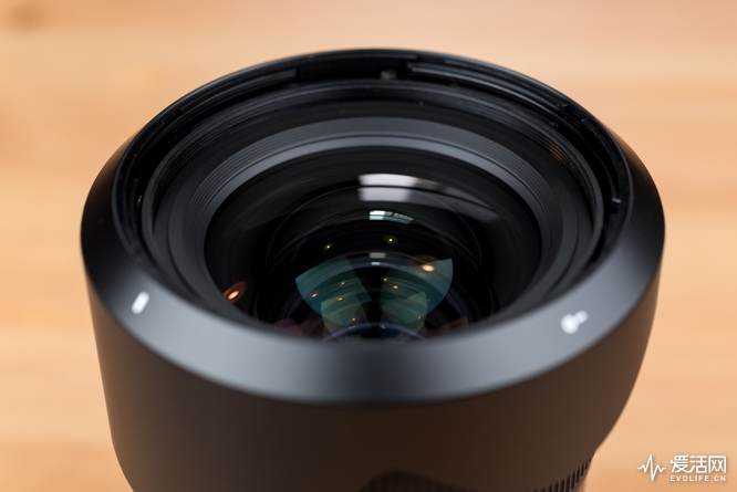 腾龙sp35mm1.4镜身是金属的,腾龙sp17-50mmf2.8镜头
