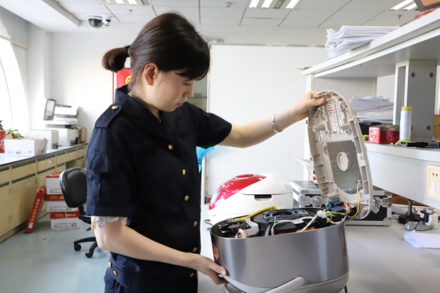 探访海关实验室：进口电饭煲等小家电、儿童玩具不合格率动辄3成以上