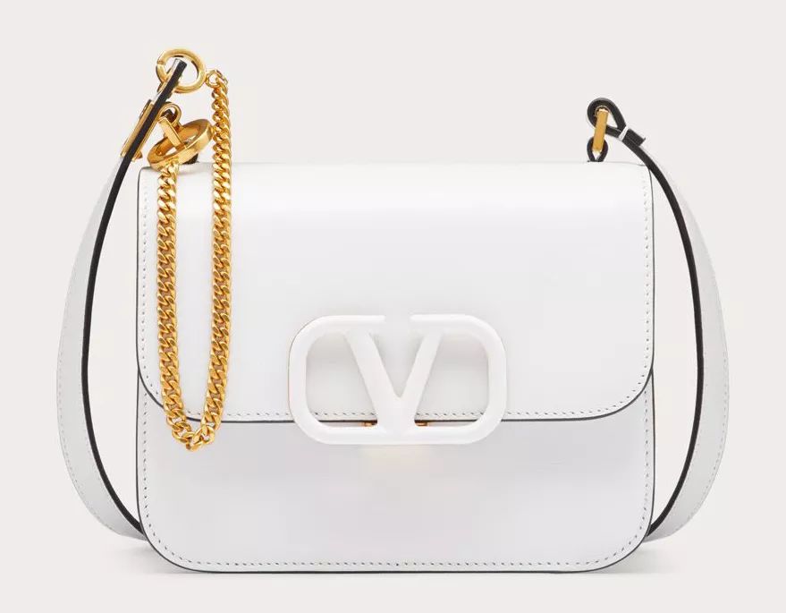 宋茜的衣服为什么这么高,宋茜一身醒目的白色套装