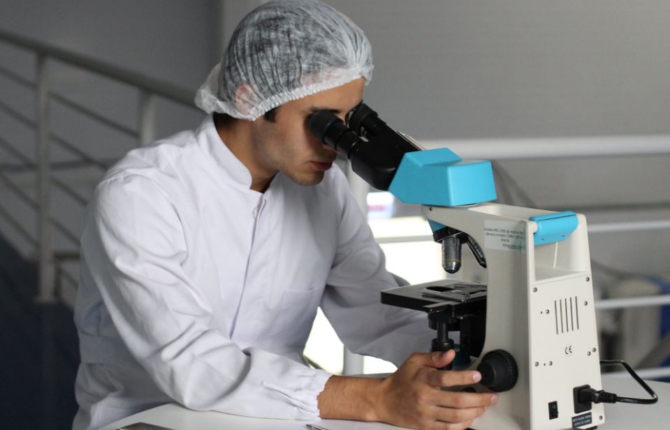 白带增多发黄怎么回事,孕晚期白带增多发黄