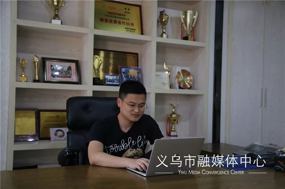 涓轰腑灏忎紒涓氭彁渚涗竴绔欏紡鐢靛晢杩愯惀,鍔╁姏灏忓井鍟嗘埛