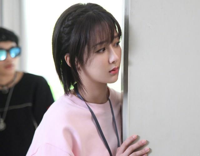 大圆脸超适合的发型既减龄又好看,圆脸适合什么样的发型显得有气质