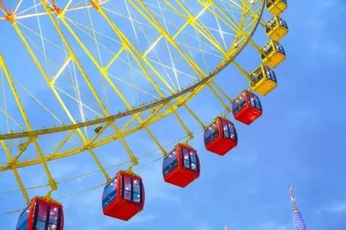 印度大摆锤坠落27人死亡,游乐园印度大摆锤在天空突然断裂