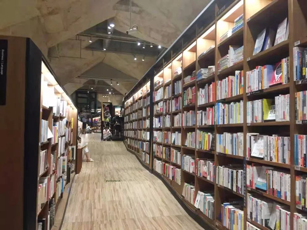 郑州二七广场对比成都,西安郑州同为新一线城市